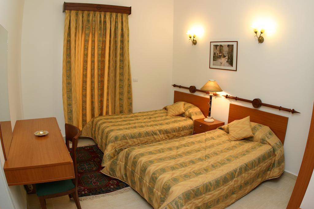 Valley View Hotel - Hammana Room photo